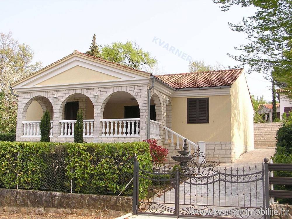 Ferienhaus in Kroatien kaufen / Immobilien nahe am Meer in Njivice / Erdgeschosshaus in Njivice zum Verkauf / Freistehendes Haus im Erdgeschoss in Njivice auf der Insel Krk am Strand!!