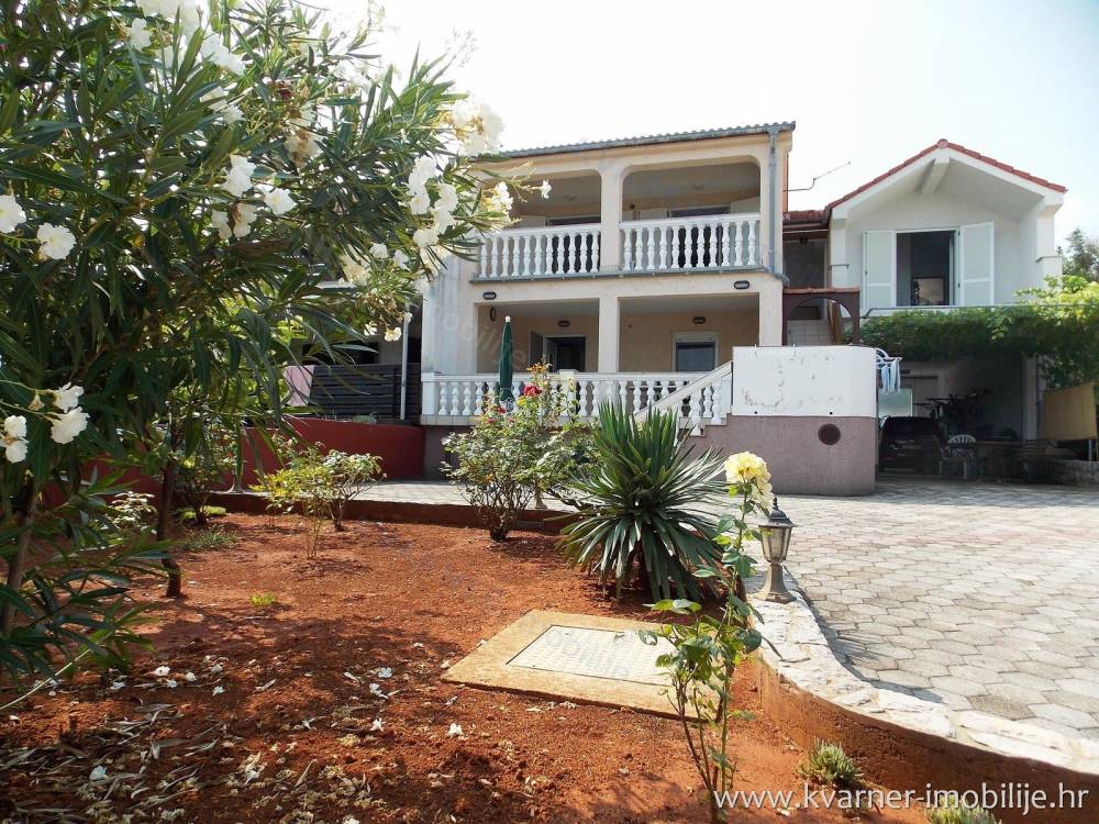 50 M FROM THE BEACH!! House with 3 apartments, garage, big terraces and open sea view!!