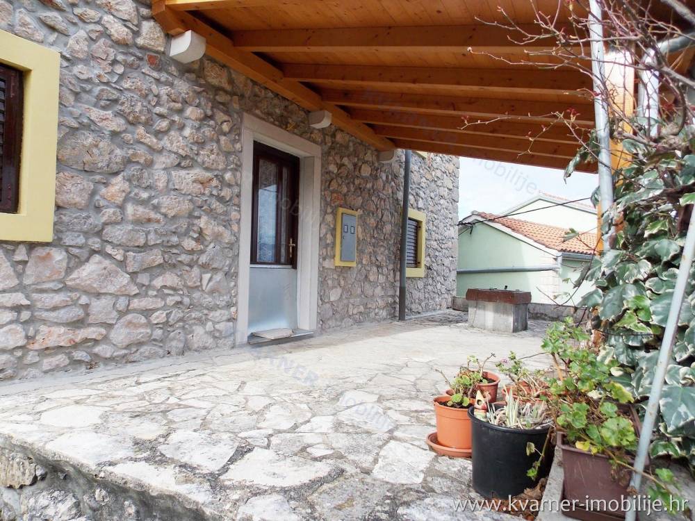 Immobilie zu Verkauf Krk / Kauf von neuen Steinhaus auf der Insel Krk / Renoviertes Steinhaus in der ruhigen Gegend von der Insel Krk mit Meerblick!!