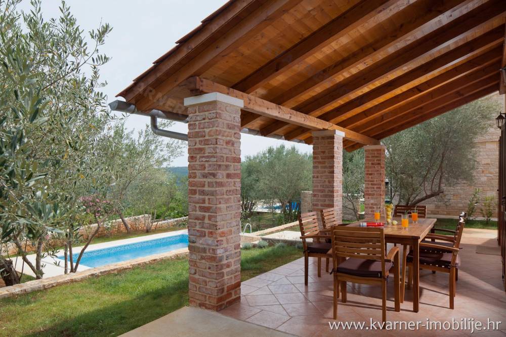 ROMANTISCHE VILLA MIT POOL!! Wunderschön eingerichtete Villa im rustikalen Stil mit Pool, wunderschönem Garten und Meerblick!!
