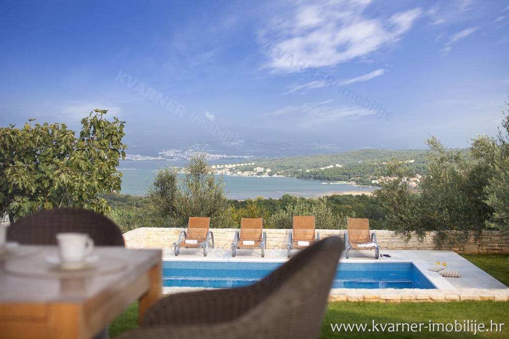 Rustikale schöne Villa mit Panoramablick!! Luxuriös eingerichtete Villa mit Pool und Panoramablick auf das Meer!