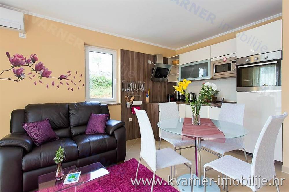 CITY OF KRK - FURNISHED FLAT WITH A GREAT TERRACE AND GARAGE ON THE GROUND FLOOR - BEAUTIFUL VIEW ON THE SEA!