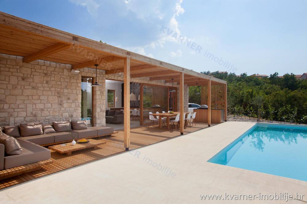 EXCLUSIVE!! New house, modern project with pool and open sea view!