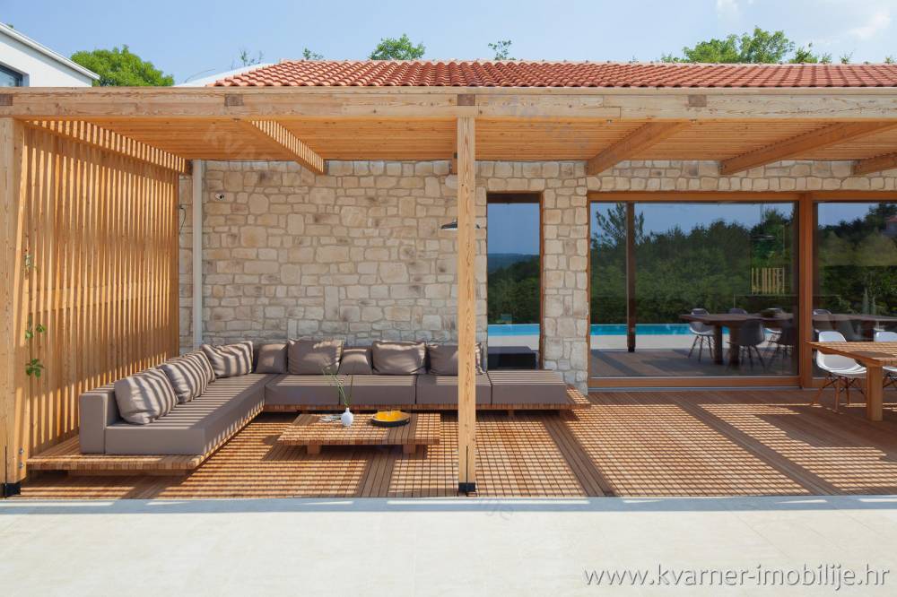 EKSKLUZIVNO!! Nova hiša z modernim projektom, bazenom in odprtim pogledom na morje!!