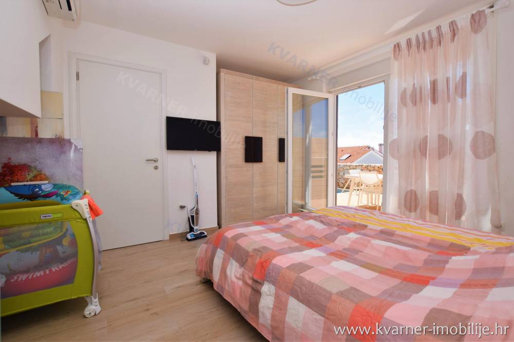 LUXURY EQUIPPED FLAT WITH DESIGN FURNITURE, HEATED POOL AND SEA VIEW!!