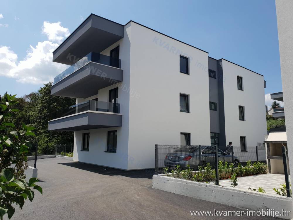 NEW IN NJIVICE!! Ground floor apartment with garden, storeroom and 2 parking places!! Peaceful location 200m from the beach!!