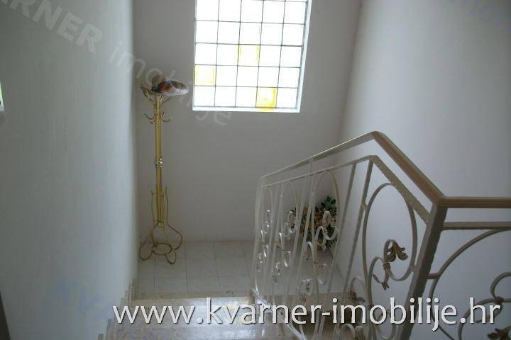 BAŠKA / HOUSE IN THE ROW WITH 2 GARAGES IN A QUIET LOCATION NEAR CREEK !!
