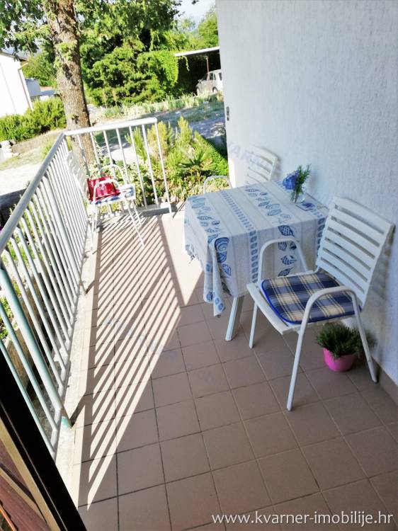 MALINSKA - APARTMENT IN THE GROUND FLOOR - 500 METERS FROM THE SEA!