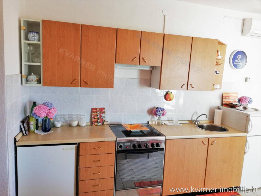 MALINSKA - APARTMENT IN THE GROUND FLOOR - 500 METERS FROM THE SEA!