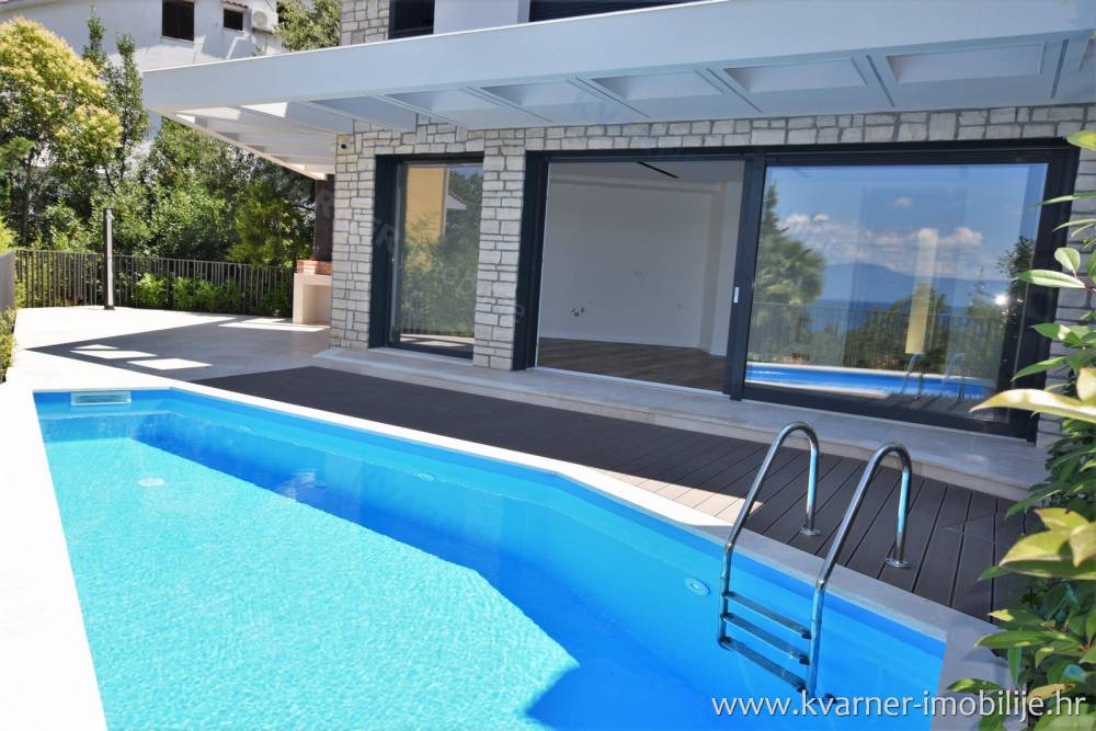 EXCLUSIVE LOCATION - MALINSKA! Luxury apartment with pool and sea view