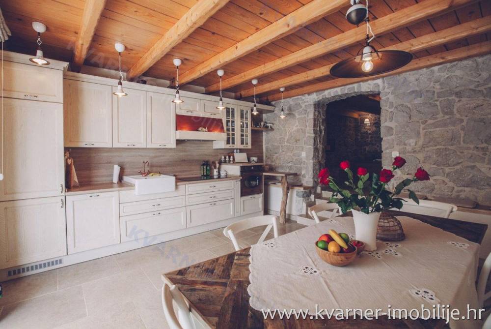 ATTRACTIVE OFFER! TWO STONE RENOVATED VILLAS WITH POOL AND SMALL HOUSE STUDIO NEAR MALINSKA!