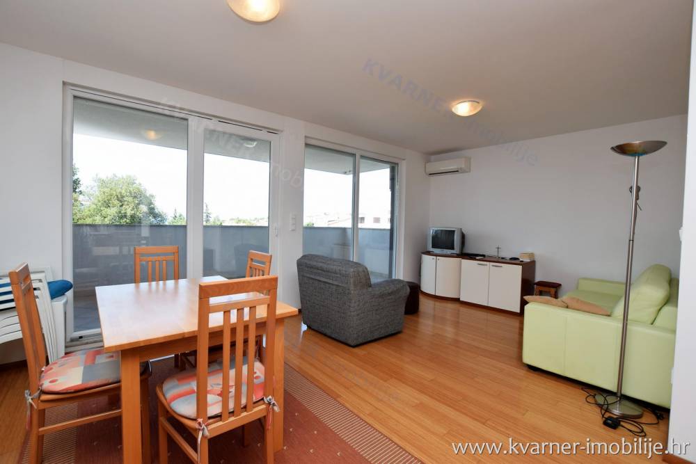 Excellent furnished apartment with large terrace, garage and sea view !! Near Center!