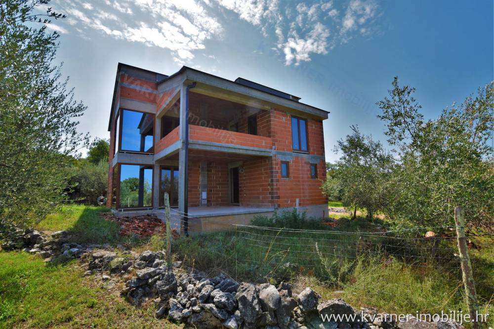 House in high roh-bau phase on a great location overlooking the sea!!