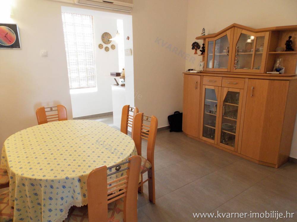 Šilo! Furnished apartment with 3 bedrooms, large terraces and garden, 150 m to the beach!