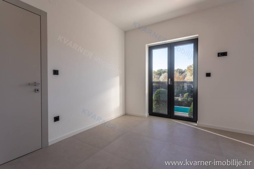 Luxury real estate in Port with two apartments and swimming pool!
