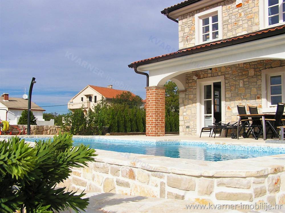 Rustic stone villa with pool and garage !!