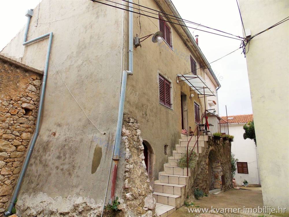 Real estates Vrbnik sale / Renovated stone house with 2 flats and garden!!