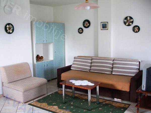 OPPORTUNITY!! Semi-detached house in Njivice with 2 apartments | Kvarner imobilije