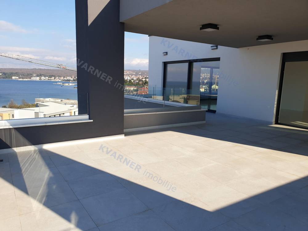 NEW IN OFFER!! Luxurious penthouse with large covered terrace and sea view! Very attractive location, 100 m from the sea! | Kvarner imobilije