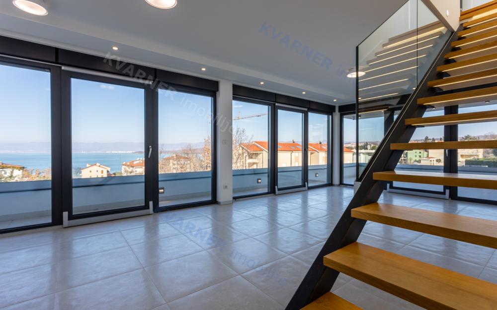 Near the beach !! Luxury apartment with large roof terrace and fantastic sea view !!