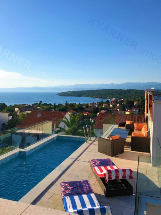 Luxusapartment mit Dachterrasse, Pool und Panoramablick auf das Meer!