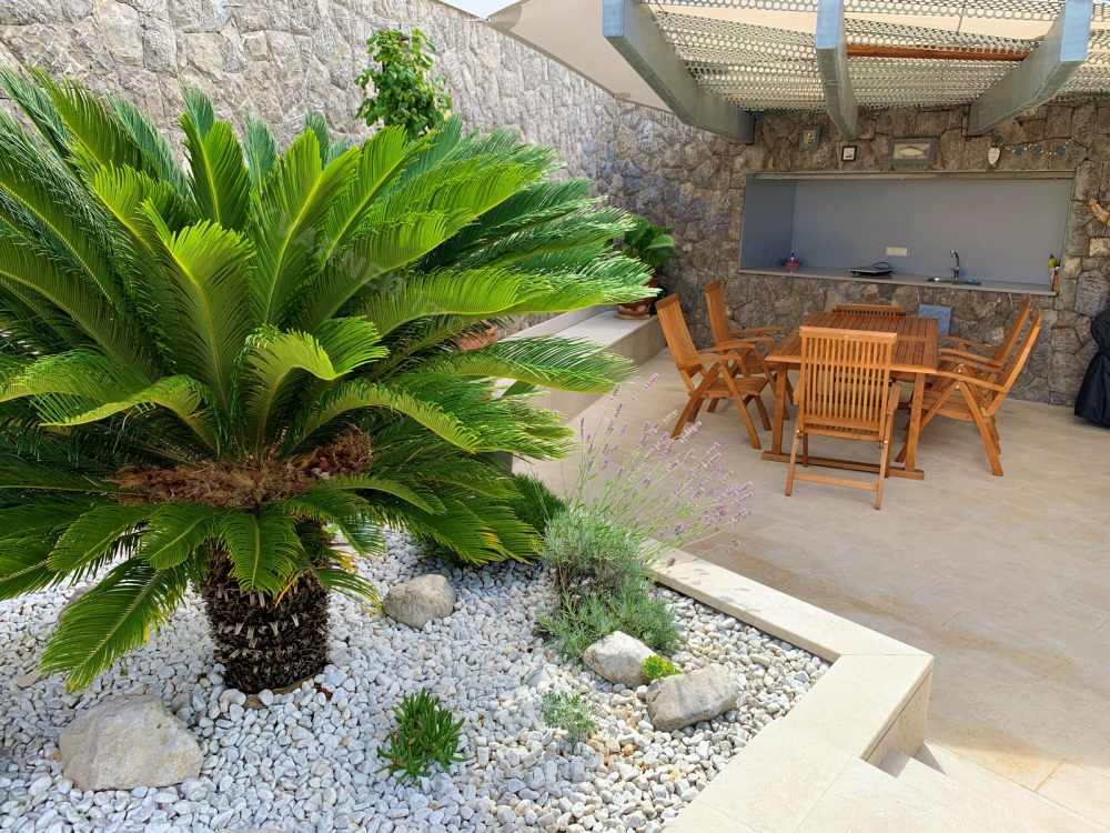 Malinska - luksuzni stan sa vrtom i garažom - 100 m od plaže!