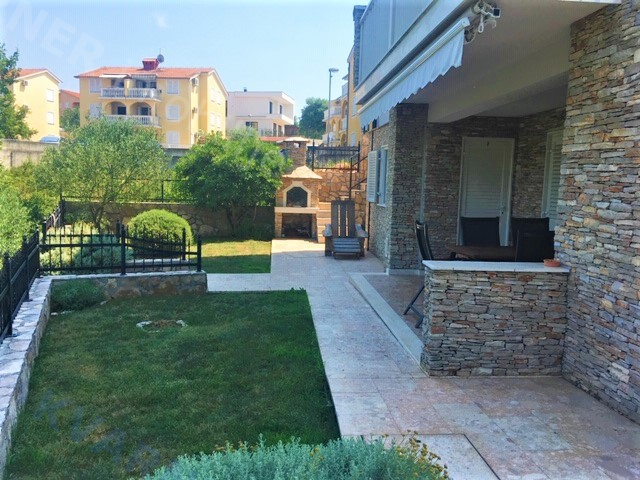 Apartment with a beautiful garden in Malinska, only 250m from the beach!