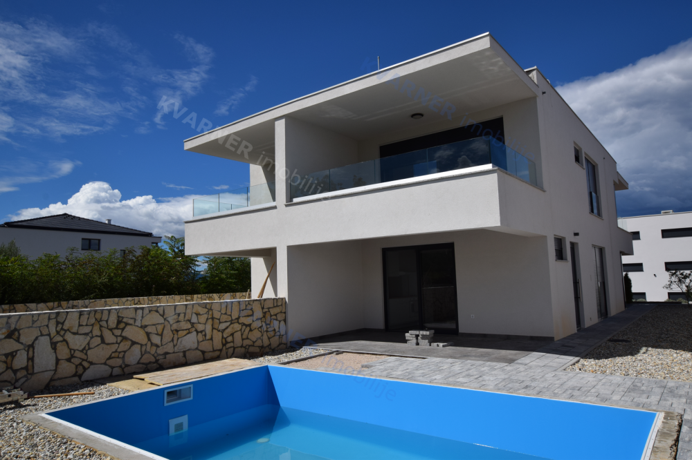 Malinska - Nova moderna dvojna kuća sa bazenom! 