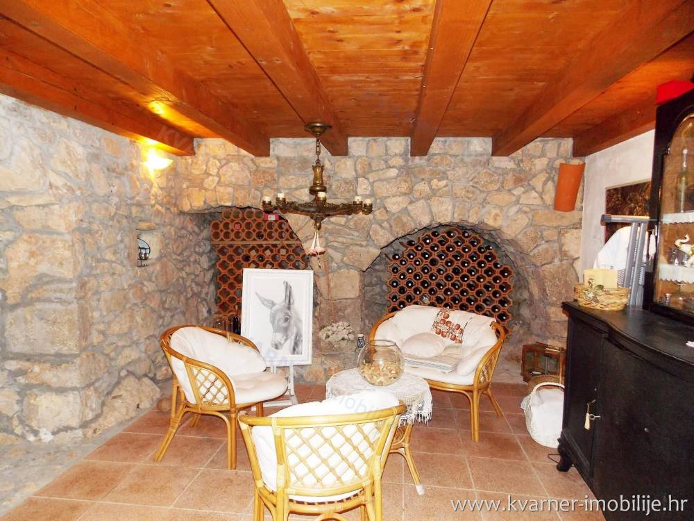 EXCLUSIVE!! Stone villa on quiet location with swimming pool with very nice olive grove of 3000 sqm surface area!!