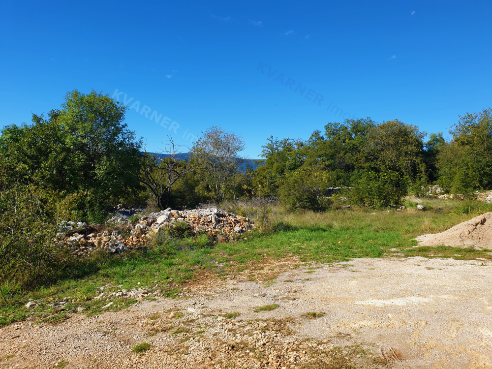 Gradbeno zemljišče na mirni lokaciji, v bližini mesta Krk - Šotovento