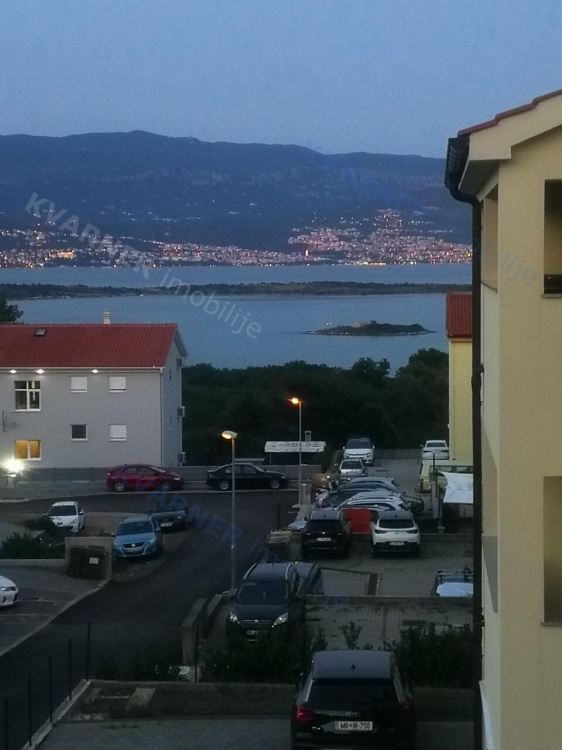 Namješteni apartman sa pogledom na more na mirnoj lokaciji!!