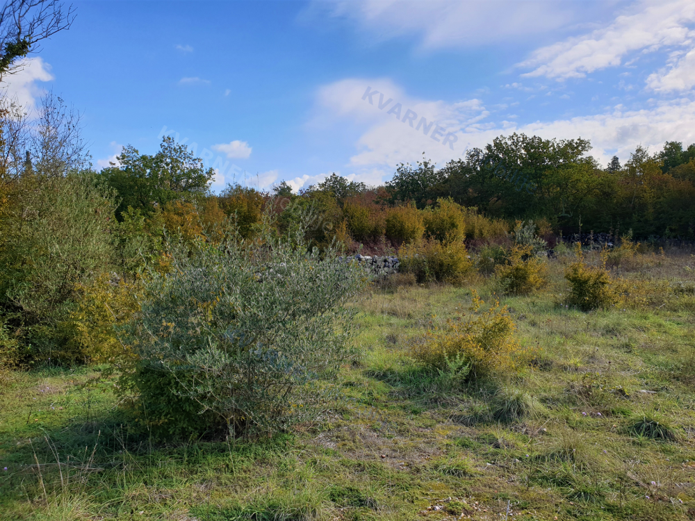 Building land in Malinska for the construction of a semi-detached house in a quiet location !!