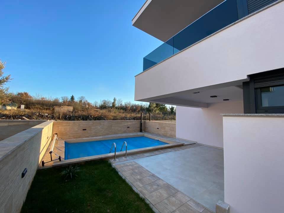 Moderne Villa mit Pool, Meerblick und schönem Garten in Malinska !!