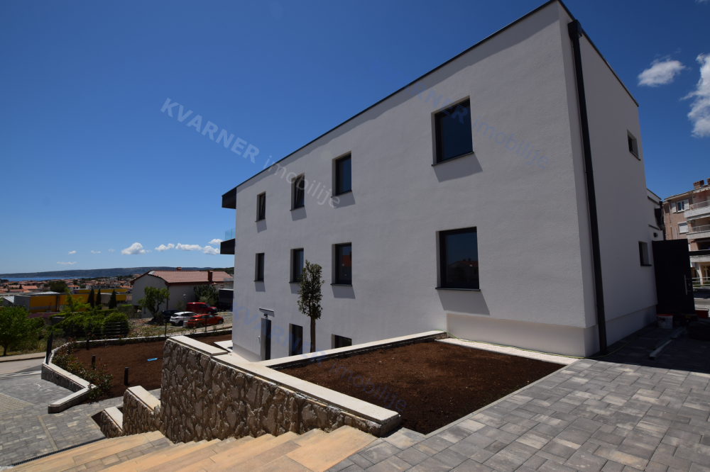 Krk - apartment in a new building with sea view and garden!