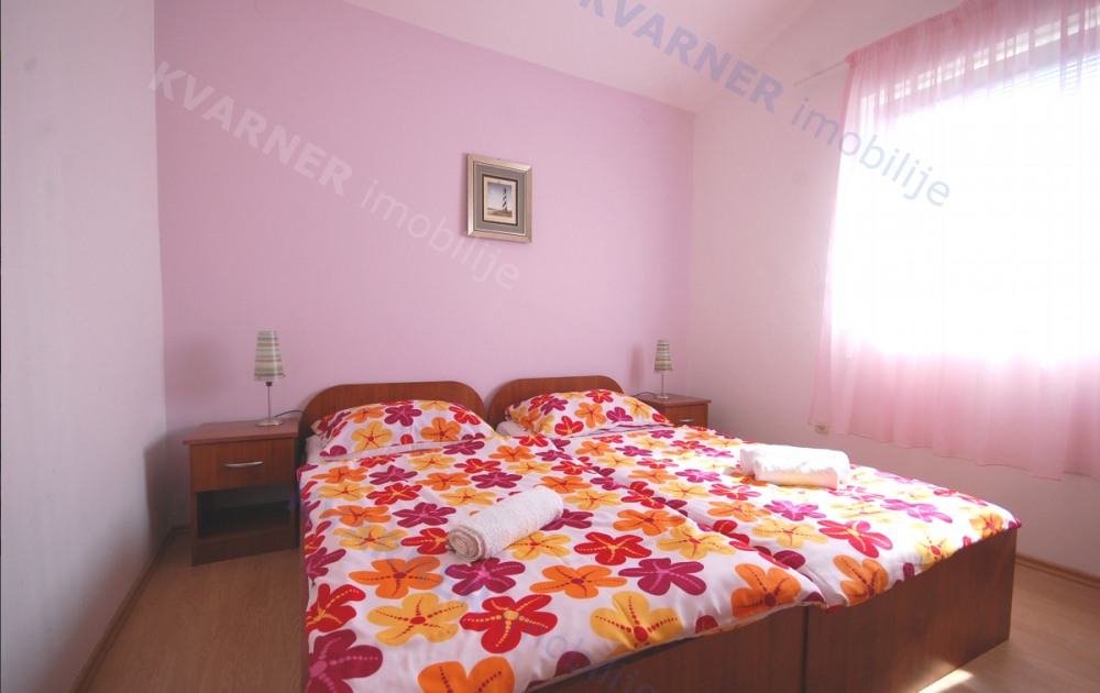 A UNIQUE OPPORTUNITY! Two bedroom apartment in Njivice in a quiet location!
