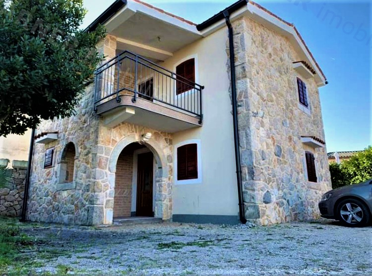 Stone house of 139m2 and 350m2 garden