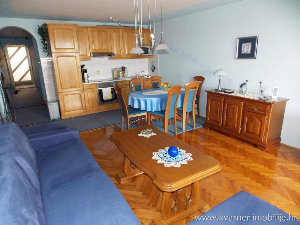 Njivice! Two bedroom apartment with open sea view!