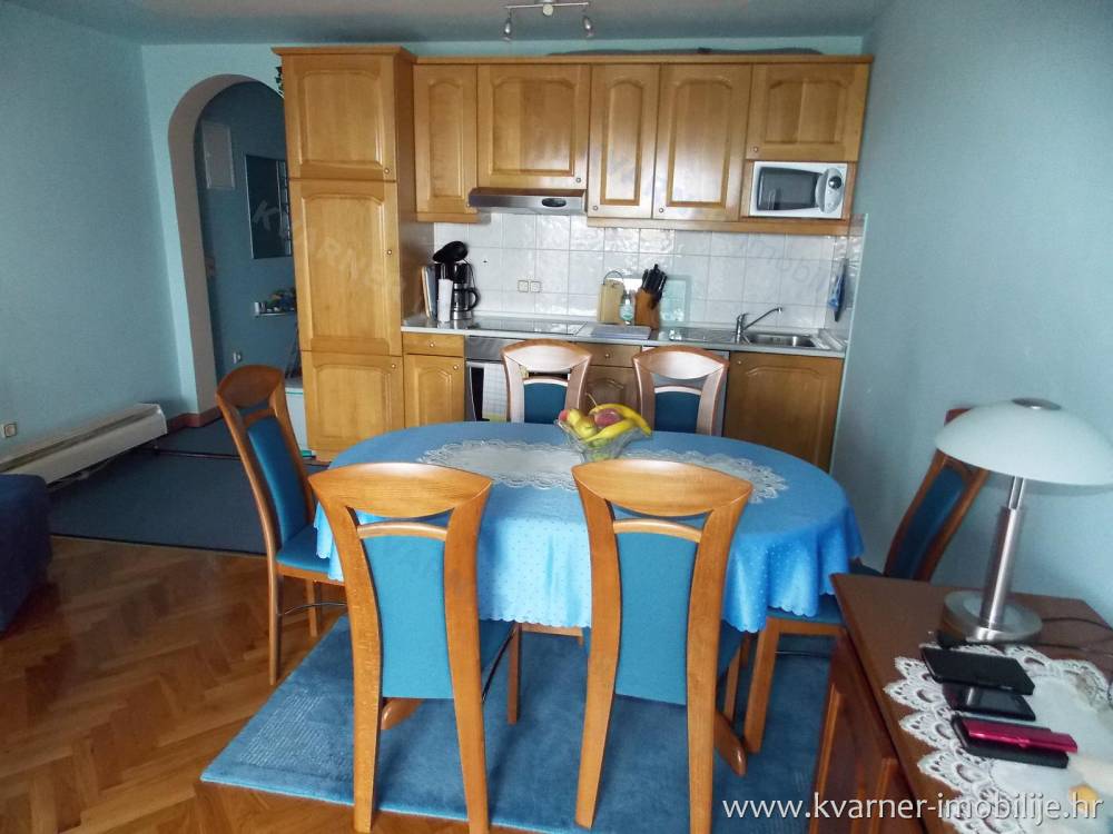 Njivice! Two bedroom apartment with open sea view!