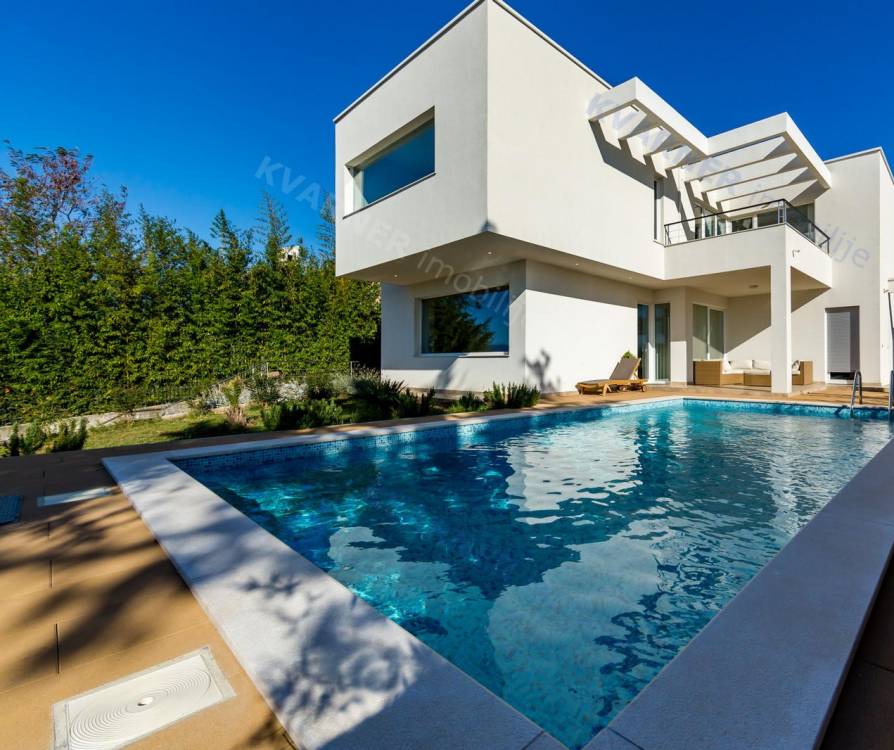 Modern villa with pool and garden in an exclusive location near the sea