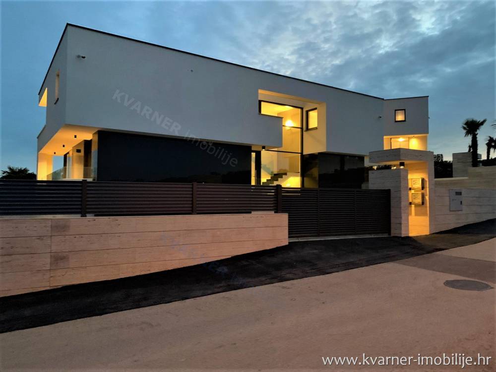 EXCLUSIVE!!! Modern villa with 4 apartments, 2 swimming pools and panoramic sea views!