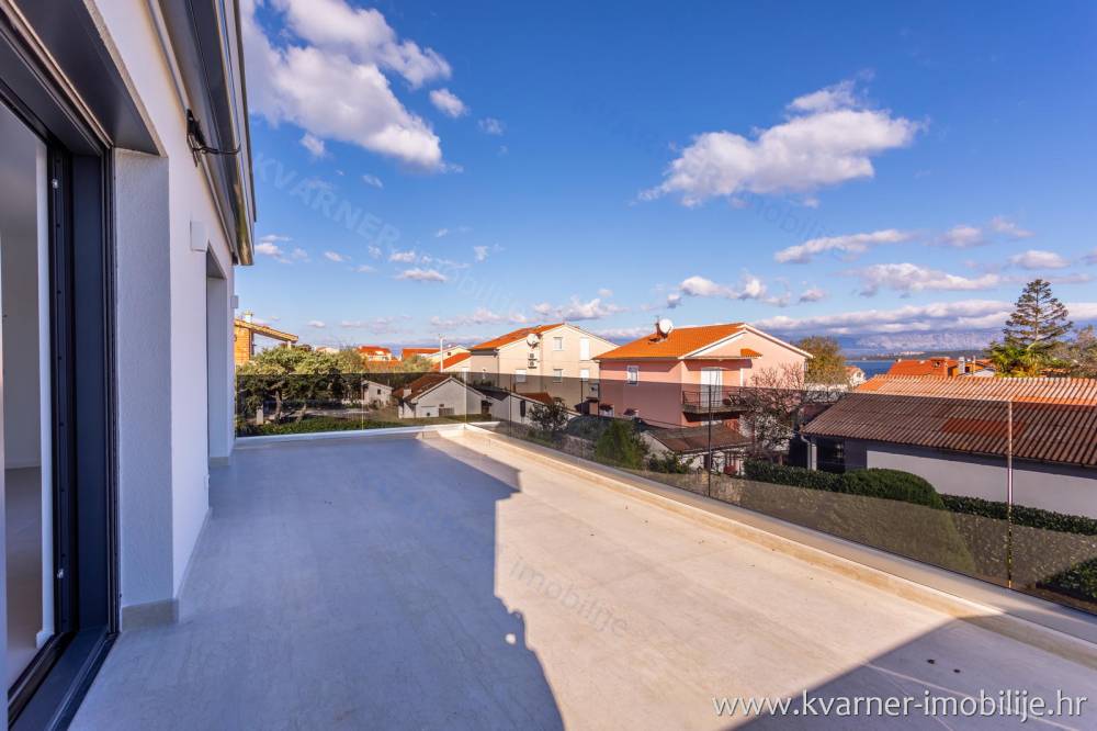 Luxury apartment with swimming pool and large garden in Porat!!