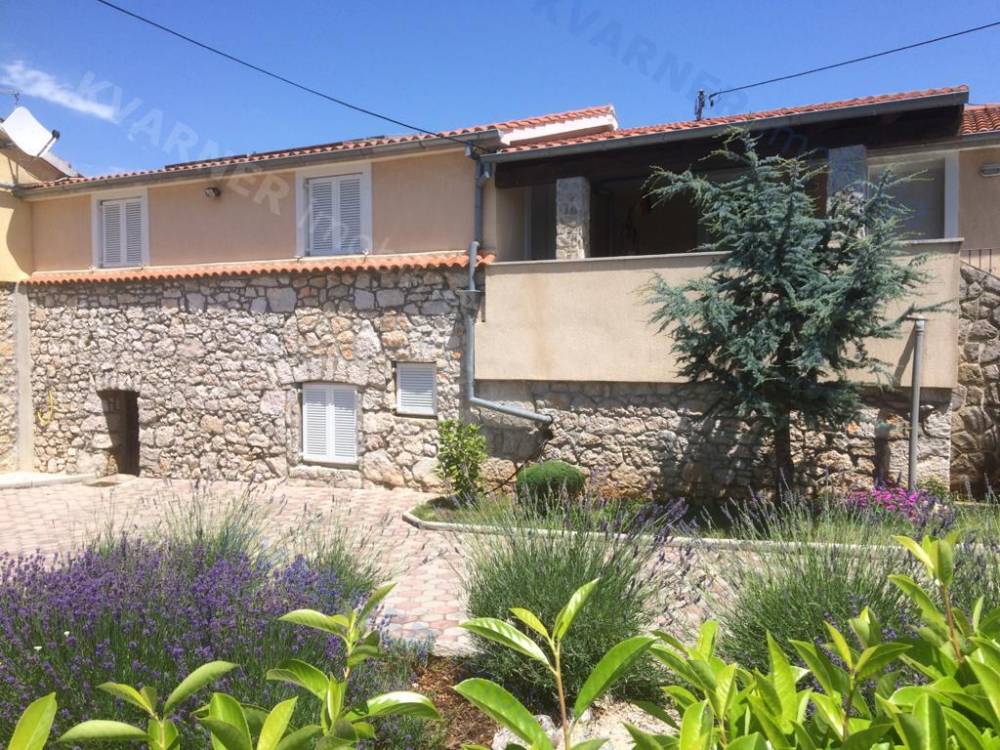 Krk - wider area - house with apartments and pool!