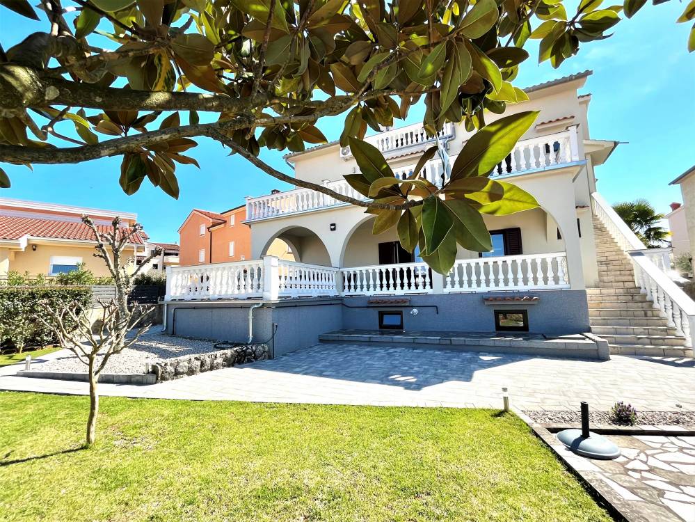 Malinska! Detached house with garden. Investment opportunity
