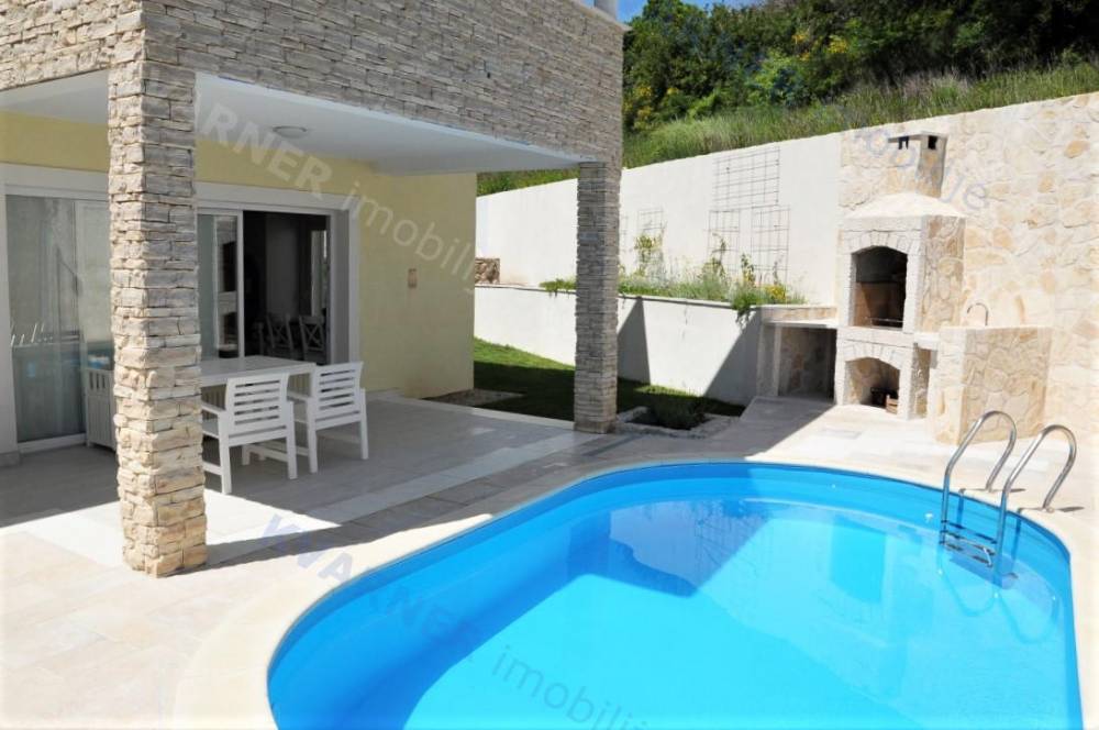 Baška: A Semi-detached Holiday House with an Outdoor Pool!