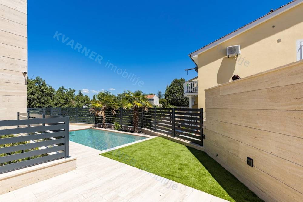 Malinska - Moderne Wohnung mit Garten und Pool - Strandnah!