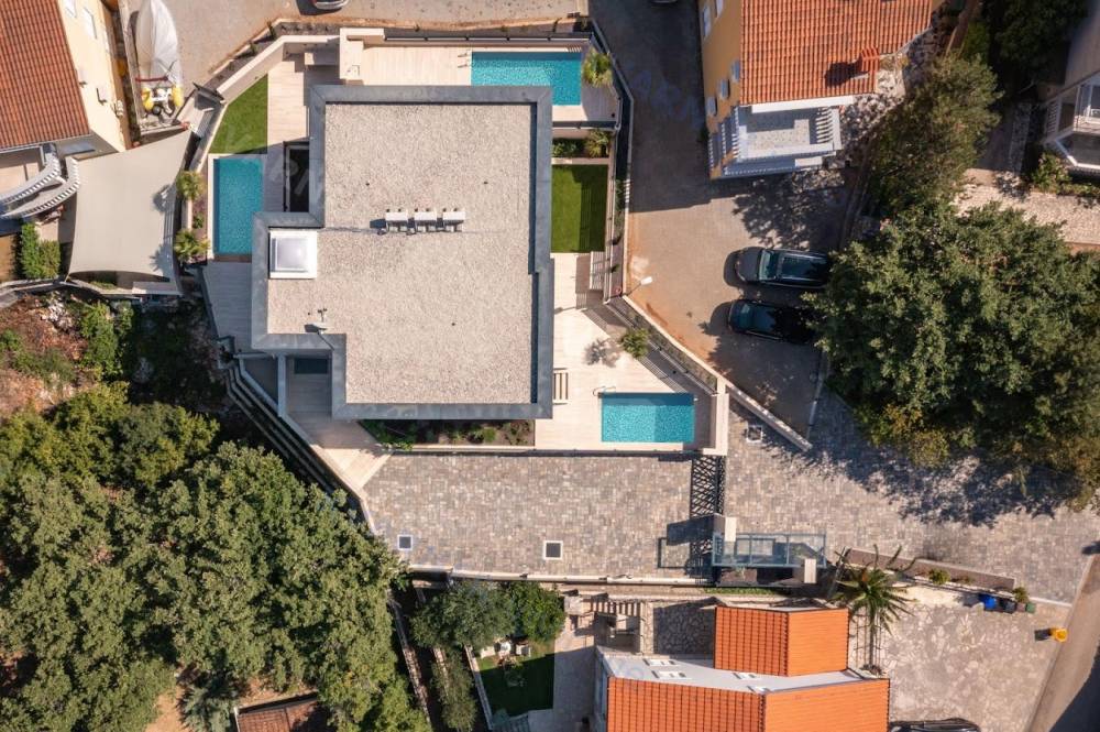 Malinska - Moderne Wohnung mit Garten und Pool - Strandnah!