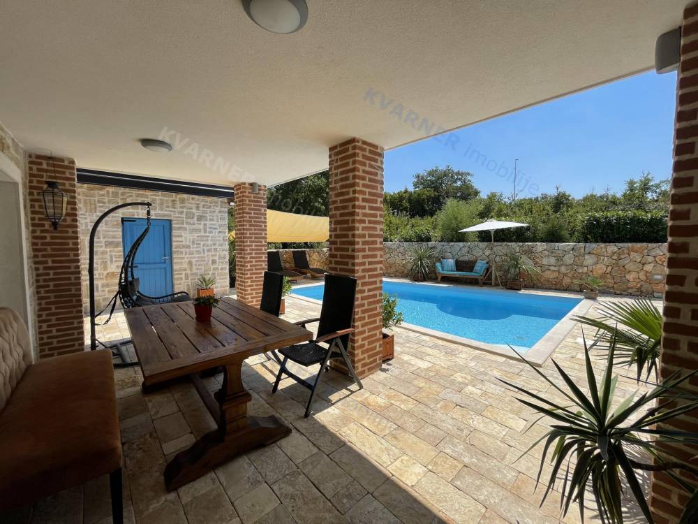 Superbly Furnished Rustic Villa with Garden and Swimming Pool!