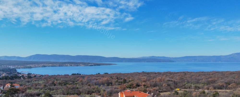 Dreizimmerwohnung mit Panoramablick auf das Meer in der Nähe von Malinska!