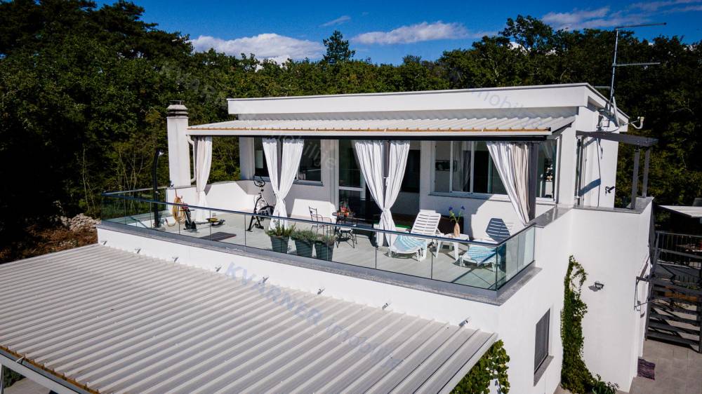 Moderne Villa mit Pool und Meerblick!