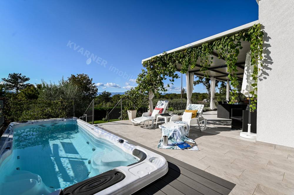 Moderna vila s bazenom i pogledom na more!